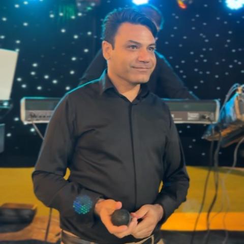 دانلود آهنگ دی بیو فکری بکن 35 سالم شده